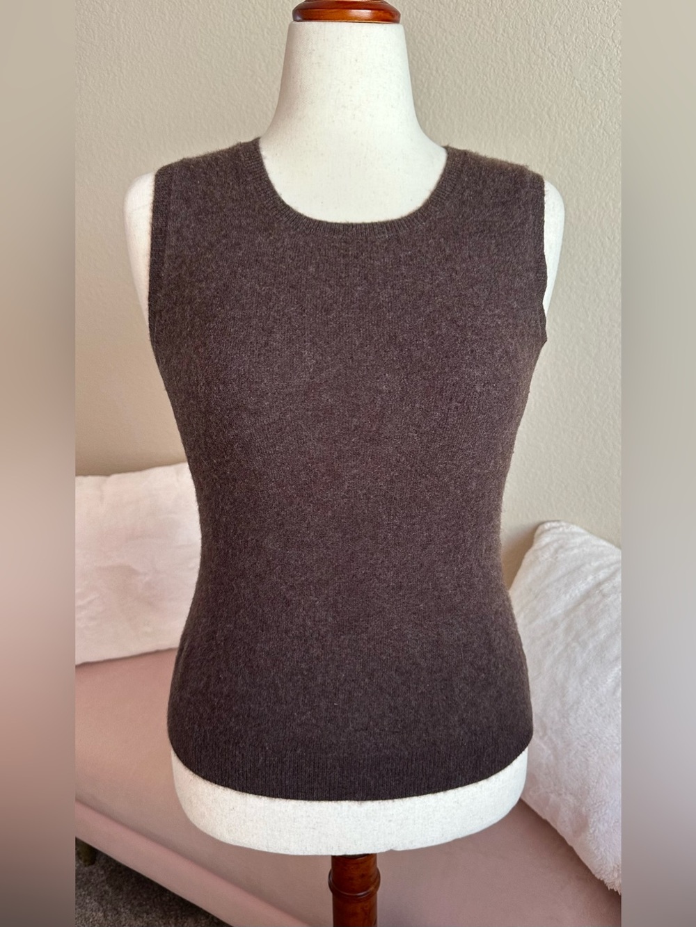 C by Bloomingdale’s CASHMERE Sweater Sleeveless Brown Vest Top Women’s M Luxury